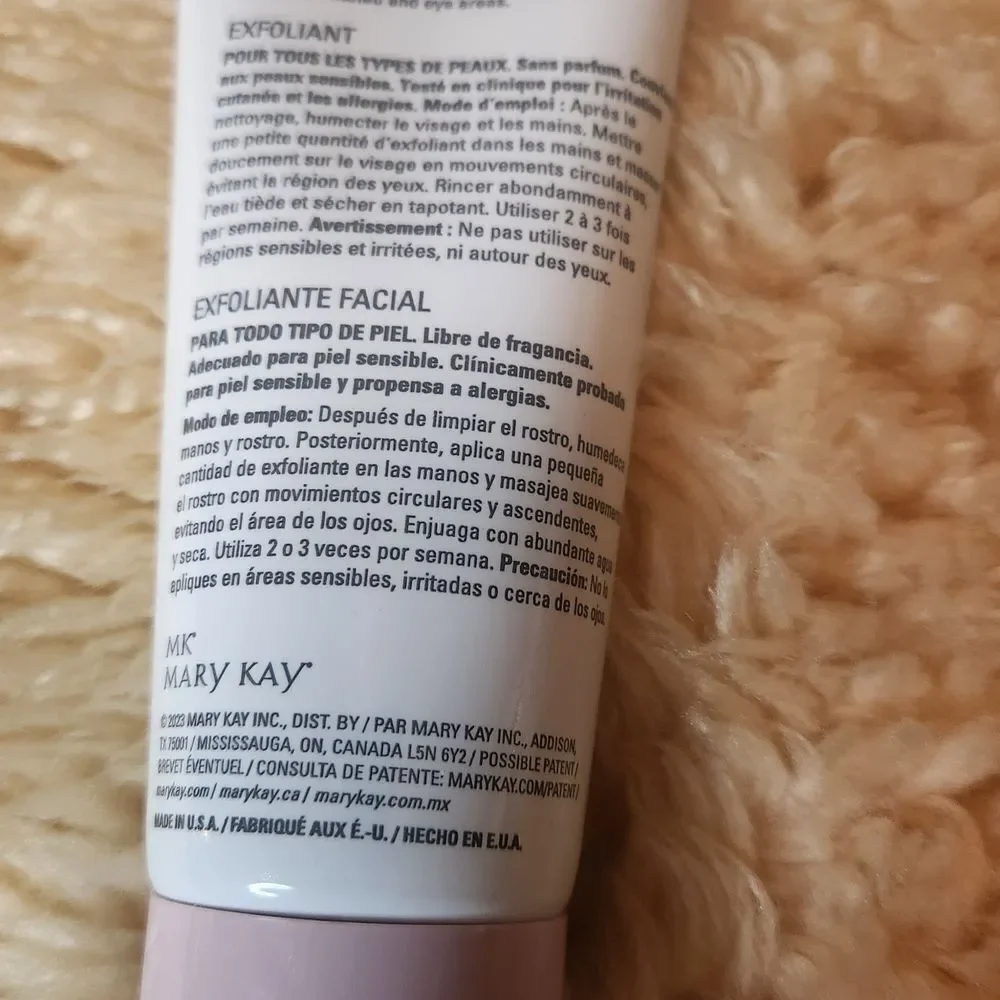 NIB Mary Kay Exfoliating Scrub 3Fl.Oz/88 ml